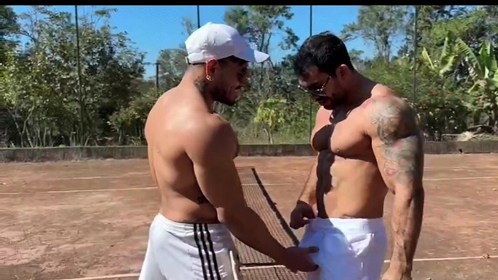 fui jogar tenis e o clima esquentou. comi meu parceiro na quadra mesmo. - completo (Gauchogarcia,Diego Mineiro) fui jogar tenis e o clima esquentou. comi meu parceiro na quadra mesmo. - completo (Gauchogarcia,Diego Mineiro)