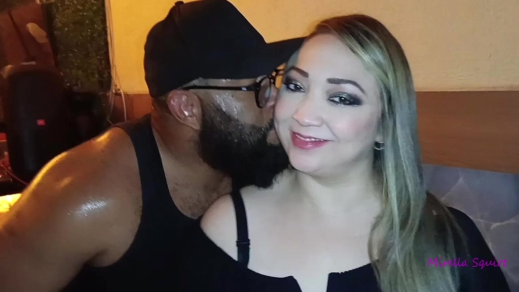 nao resisti e dei pro negao na frente de todos! (Jota, Mirella Squirt) nao resisti e dei pro negao na frente de todos! (Jota, Mirella Squirt)