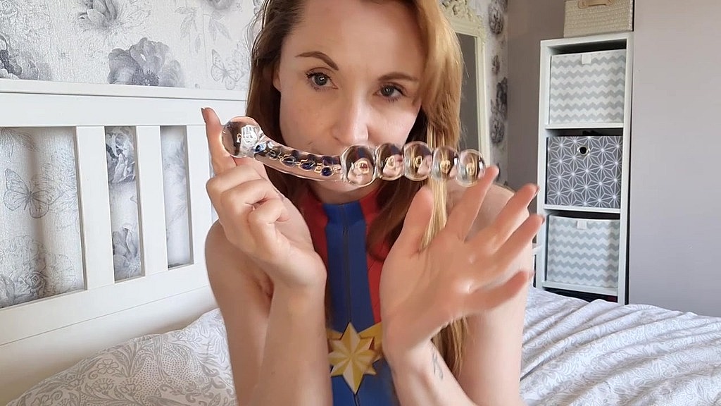 wonderwoman finds a didlo (Lily Kink) wonderwoman finds a didlo (Lily Kink)