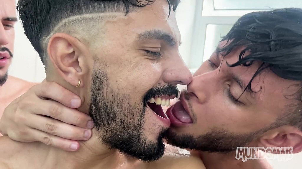 depois de uma gravacao a foda real no banheiro! (Ferrazonly, Tinho Cesar, Guga Moreno) depois de uma gravacao a foda real no banheiro! (Ferrazonly, Tinho Cesar, Guga Moreno)
