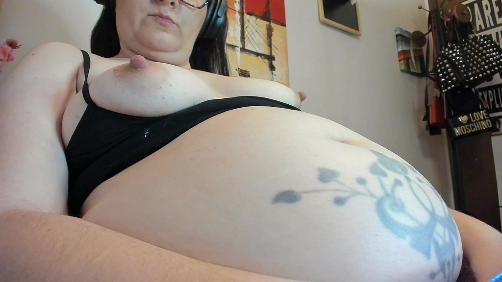 huge bloated belly - super vore fetish (Nicoletta Embassi) huge bloated belly - super vore fetish (Nicoletta Embassi)