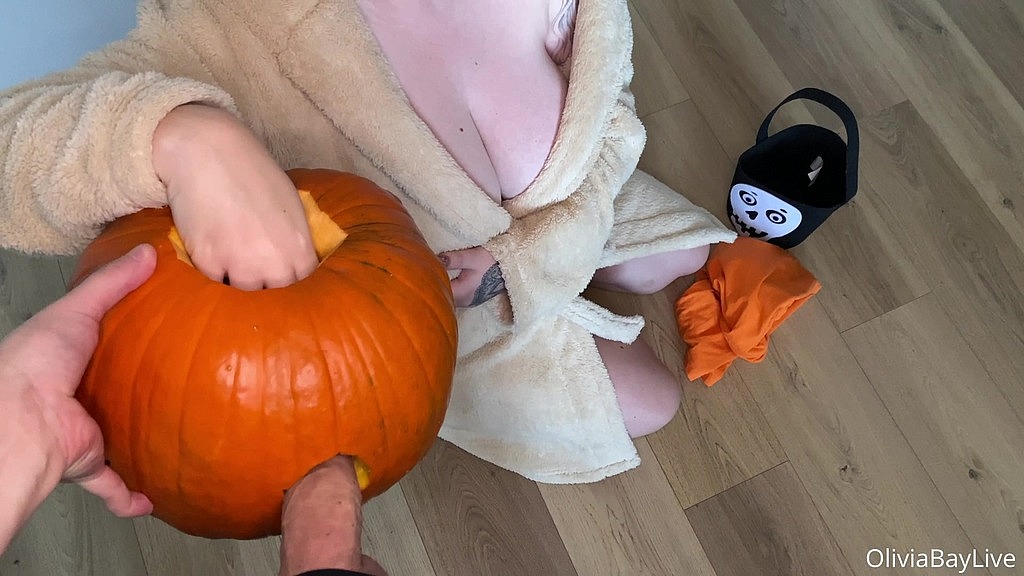 halloween dick pumpkin prank on my stepsis! (Oliviabaylive2, Kamus) halloween dick pumpkin prank on my stepsis! (Oliviabaylive2, Kamus)
