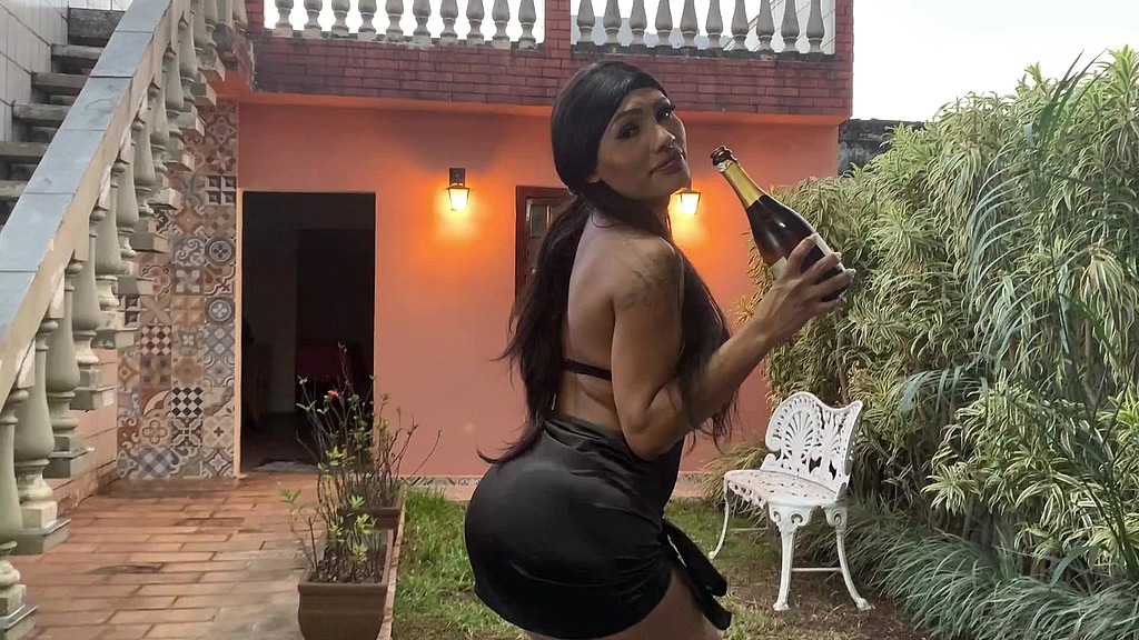 salvatore me convidou pra tomar champagne no jardim dele e claro que nao ia negar esse meu fogo pra ele (Patricia Freitas) salvatore me convidou pra tomar champagne no jardim dele e claro que nao ia negar esse meu fogo pra ele (Patricia Freitas)