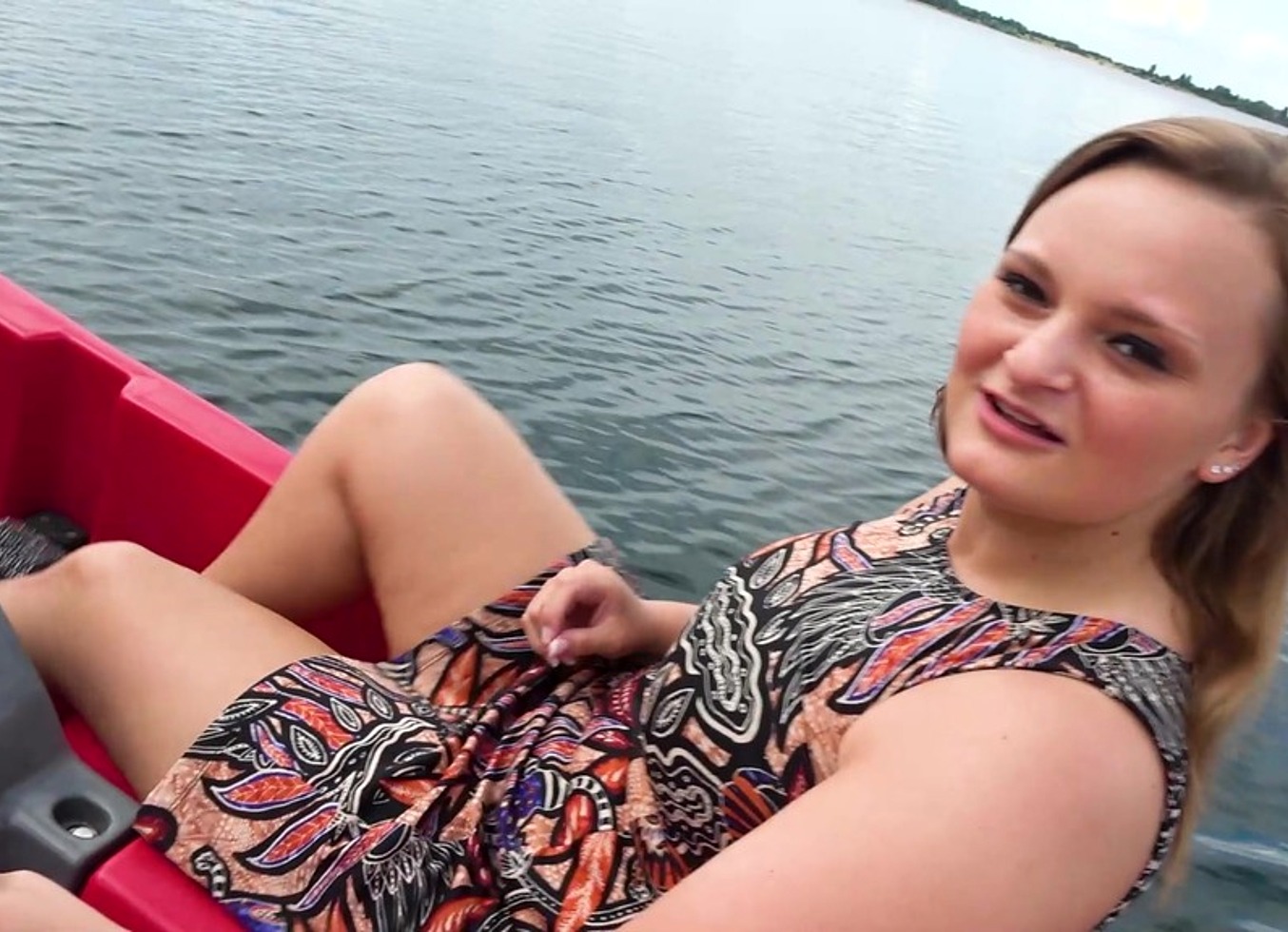 Riskanter Tretboot-Fick Creampie Mitten Auf Dem See