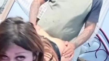 ESTE CHICO VIENE CUANDO ESTOY VESTIDA SENSUALMENTE Y ME PENETRA HASTA QUE TERMINA DENTRO DE MI