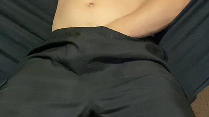 Estava na rede assistindo porno e a vizinha apareceu