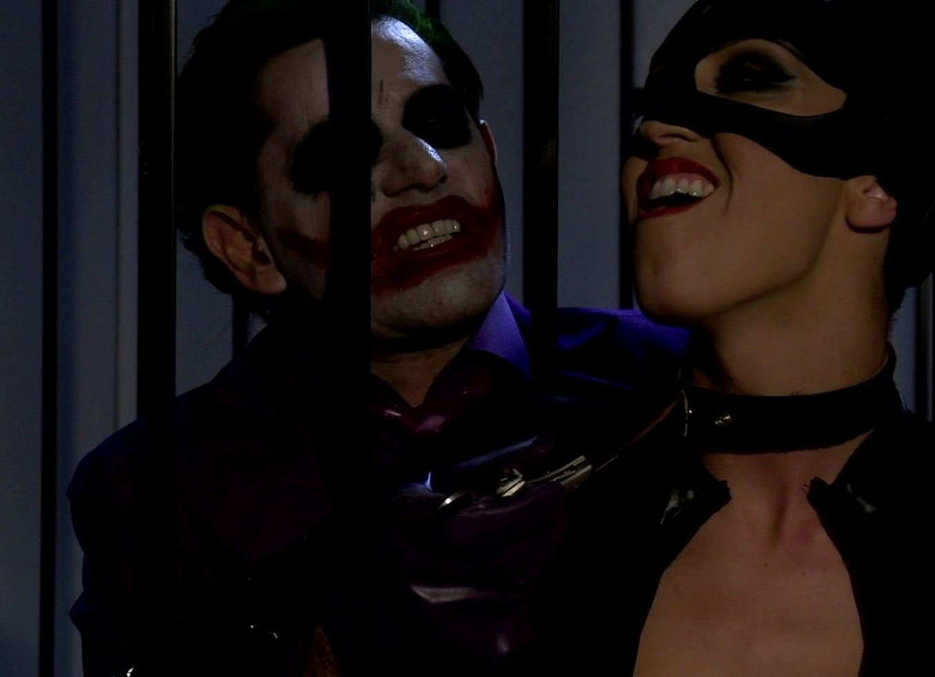 Katwoman Jennifer Dark Prowls Into A Prison Cage 3Way