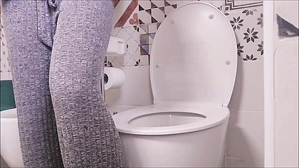 Laviniadellalove - stay on the toilet with me