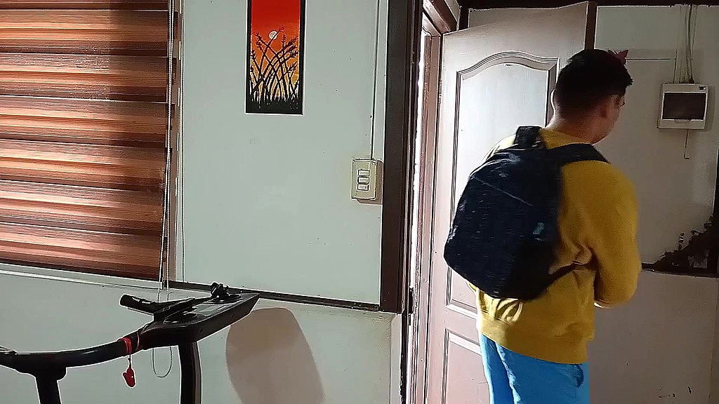 Хлопець з коледжу пробирається всередину і трахає величезну дупу своєї мачухи на кухонному столі (Келліхот-жінка Джосейнья, дружина Келліхот 1) college guy sneaks in and pounds his stepmom s huge ass on the kitchen table (Kellyhotwifejoseigna, Kellyhot wife 1)