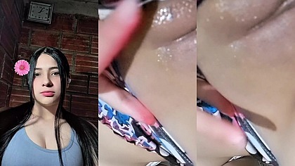 Latina se toca sus grandes tetas y se masturba