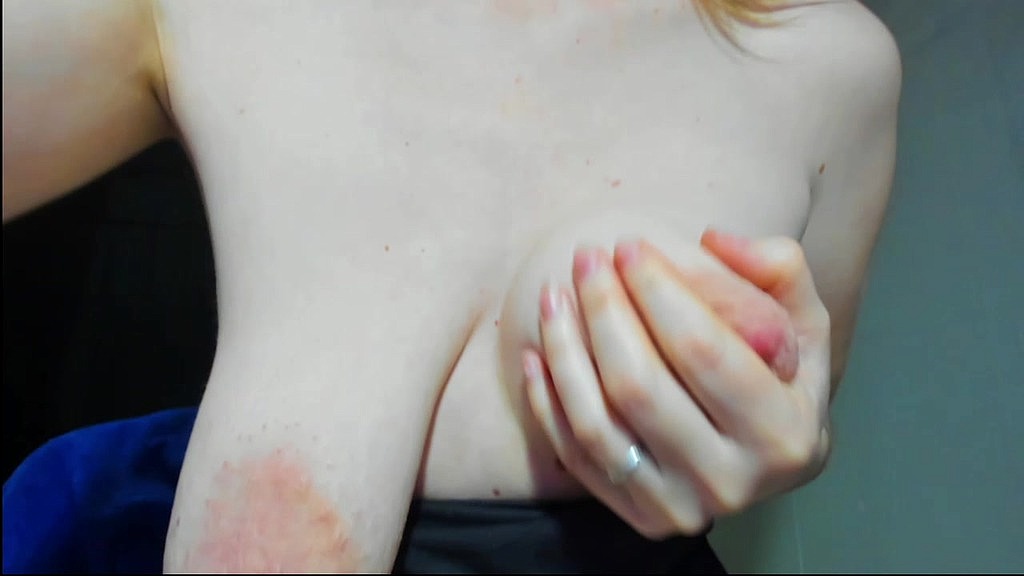 hot tits, belly, bare feet, pussy wide-open! (Laverna Queen) hot tits, belly, bare feet, pussy wide-open! (Laverna Queen)
