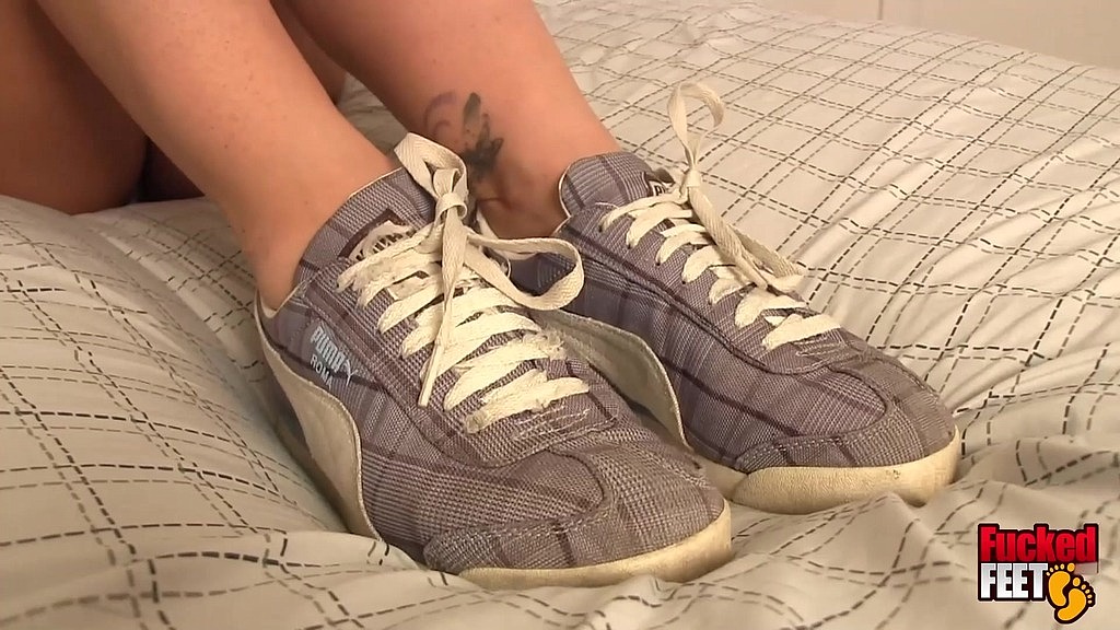 crystal frost has the sexiest feet! he glides his dick between them! (Philly John, Crystal Frost) crystal frost has the sexiest feet! he glides his dick between them! (Philly John, Crystal Frost)