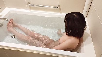 Normal bathing of Japanese slender