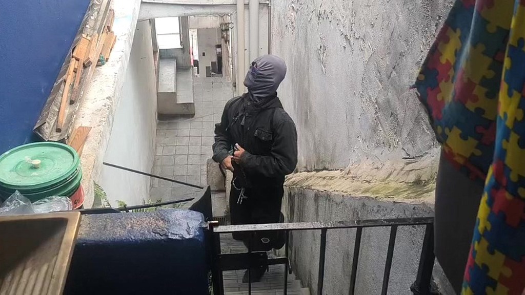 morador de rua entrou na minha casa e me pegou a forca dei gostoso (bareback,Magrinho do Papai) morador de rua entrou na minha casa e me pegou a forca dei gostoso (bareback,Magrinho do Papai)
