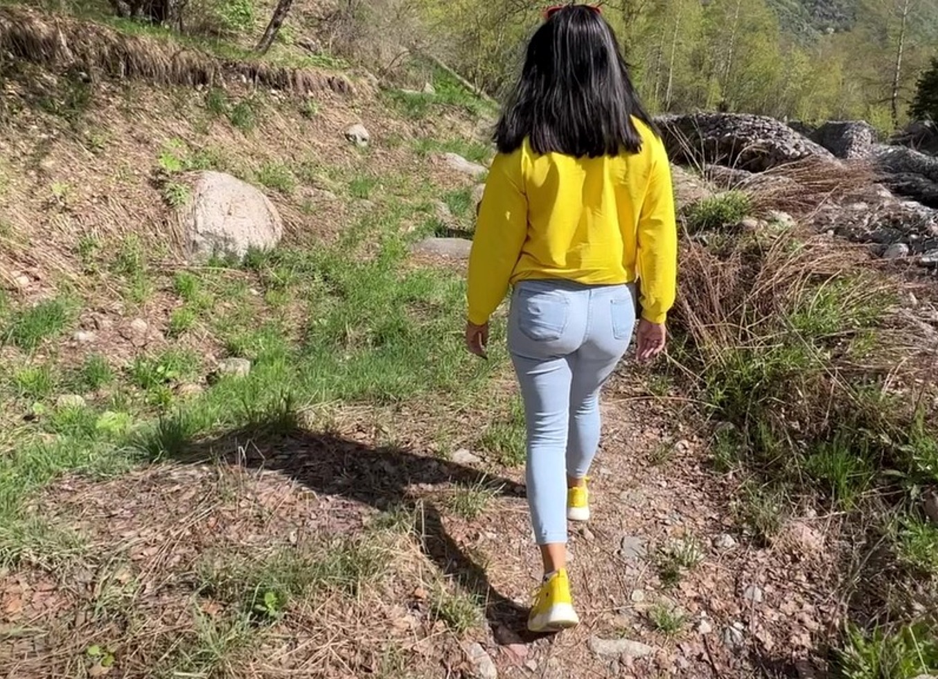 Tourists Decided To Give A Blowjob In Nature
