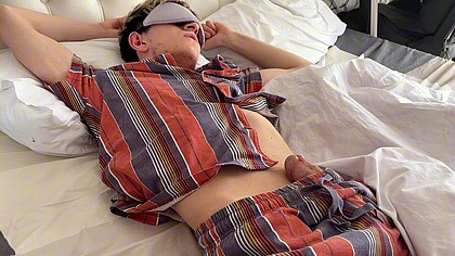 I woke up from a blowjob from a friend with a big dick, fucked a guy and came