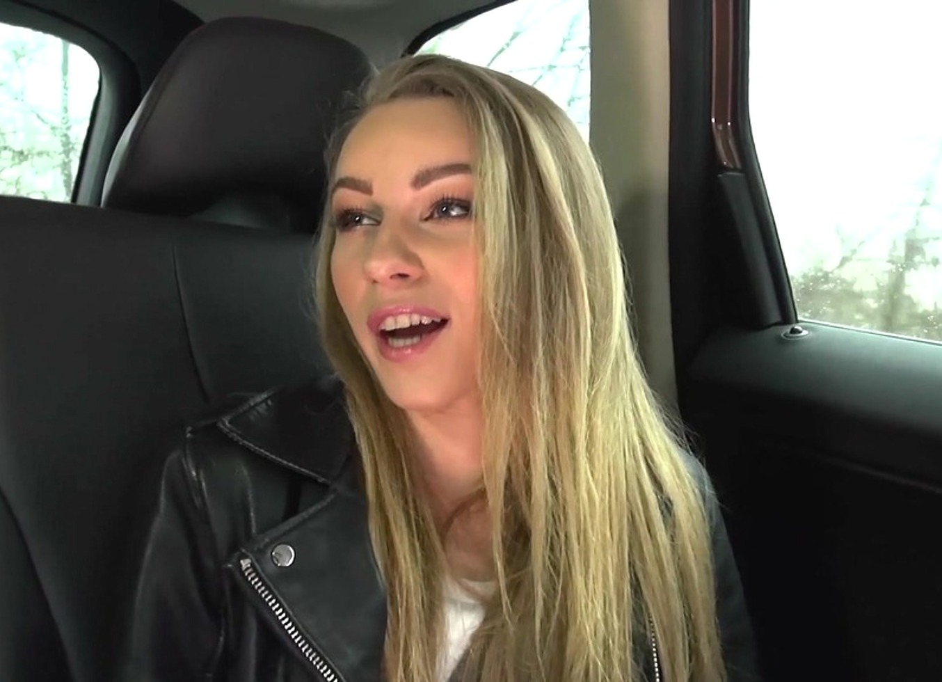 Angele 18 Ans, Premiere Scene