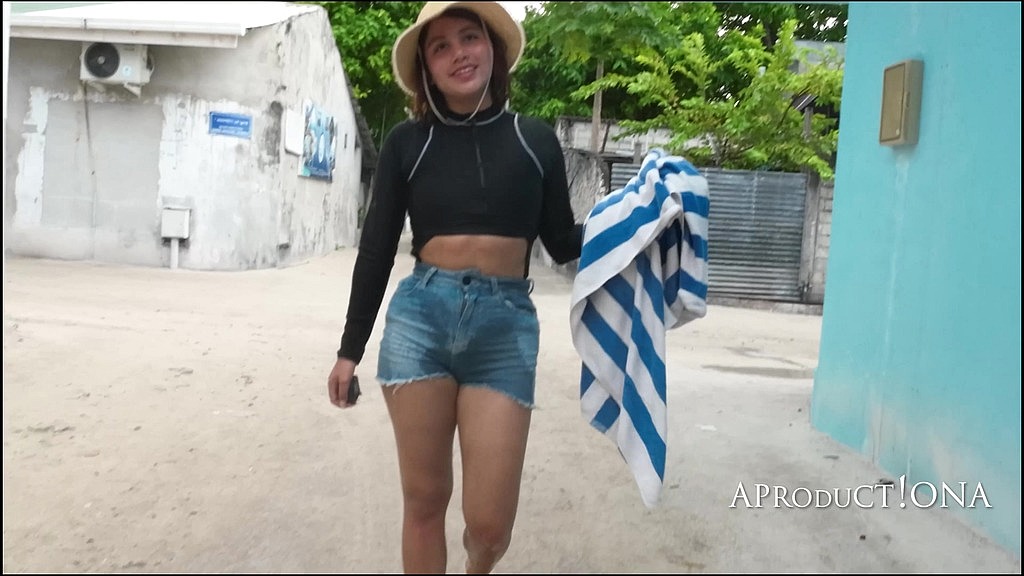 marina gold wetting her jeans shorts on the island (Marina Gold, Bonieboy) marina gold wetting her jeans shorts on the island (Marina Gold, Bonieboy)