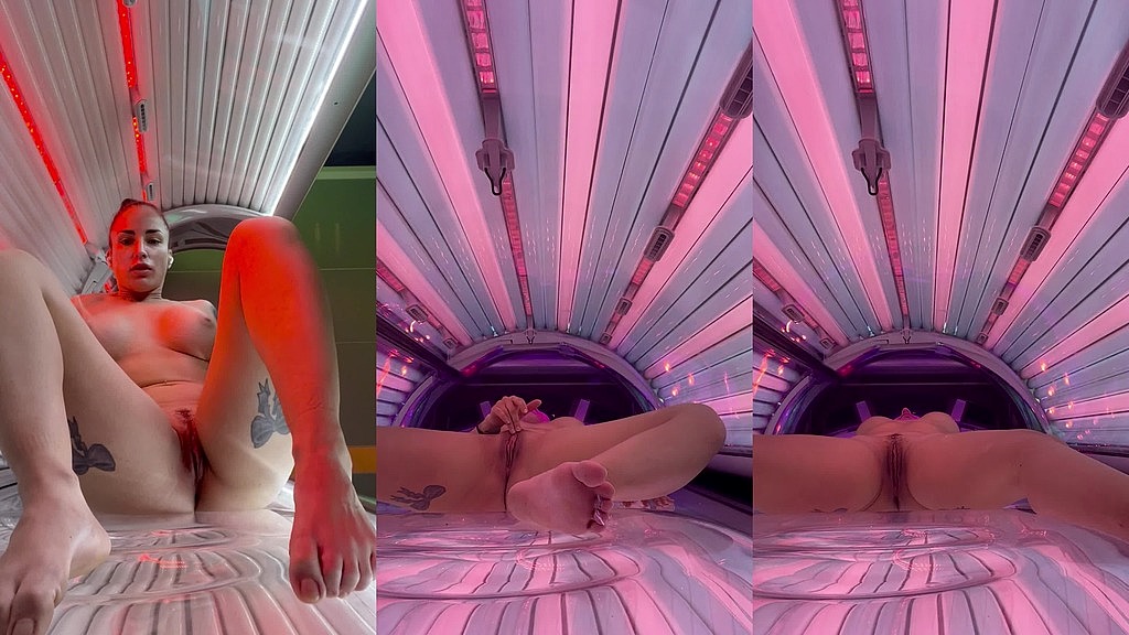 tattooed girl masturbate in the solarium (Medusa) tattooed girl masturbate in the solarium (Medusa)