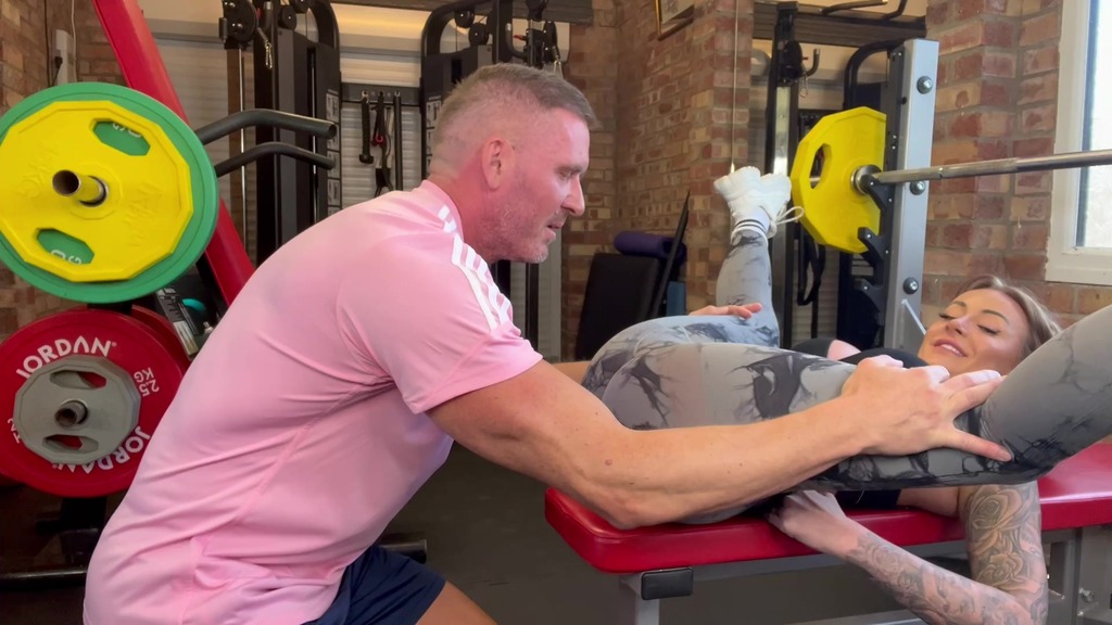 personal trainer fucked me till leaking his cum out of my pussy