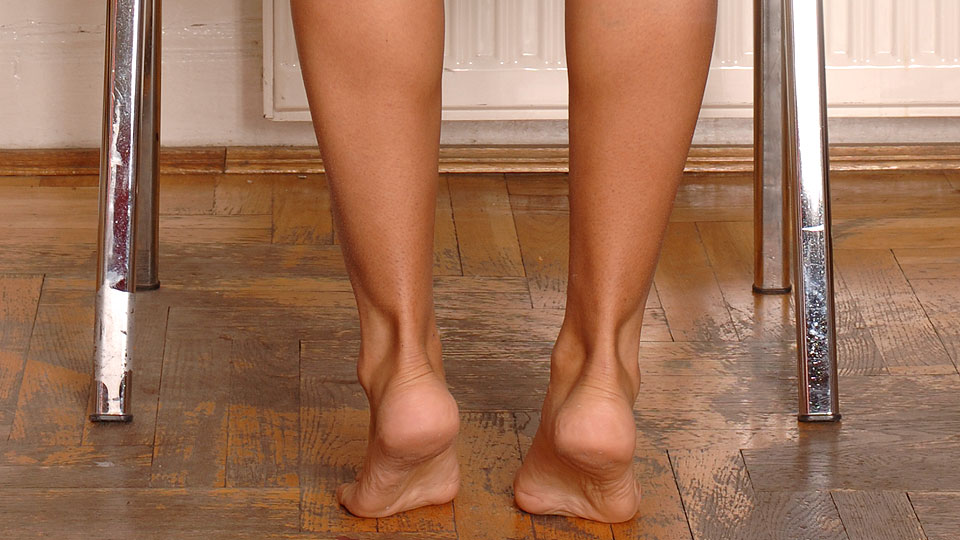 Lovely newcomer posing her feet