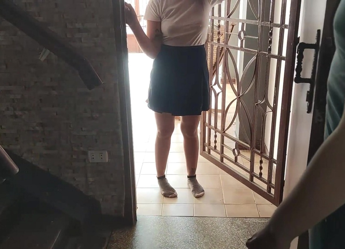 Me Dejaron a Cargo De Mi Vecinita y Terminamos Jugando y Se Corre a Chorros Squirt
