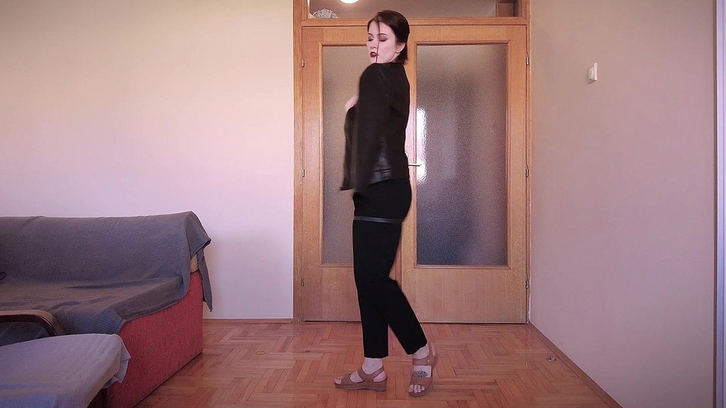 3 ways to wear a leather jacket (Stacy Moon) 3 ways to wear a leather jacket (Stacy Moon)