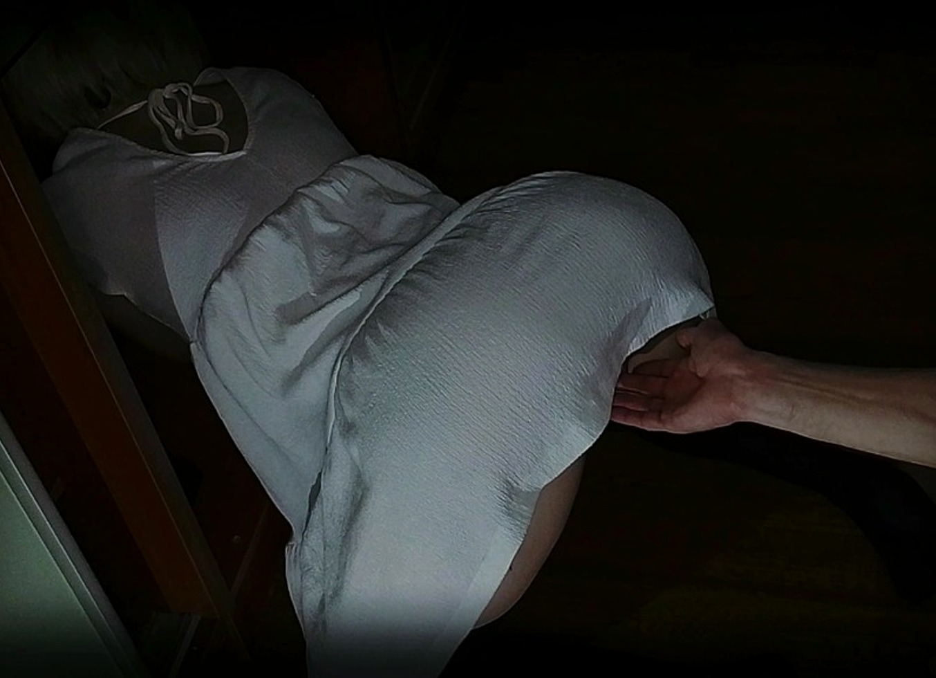 Posh MILF Gets Argasm From Anal