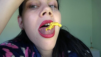 Giantess Anna found a new victim in 4K