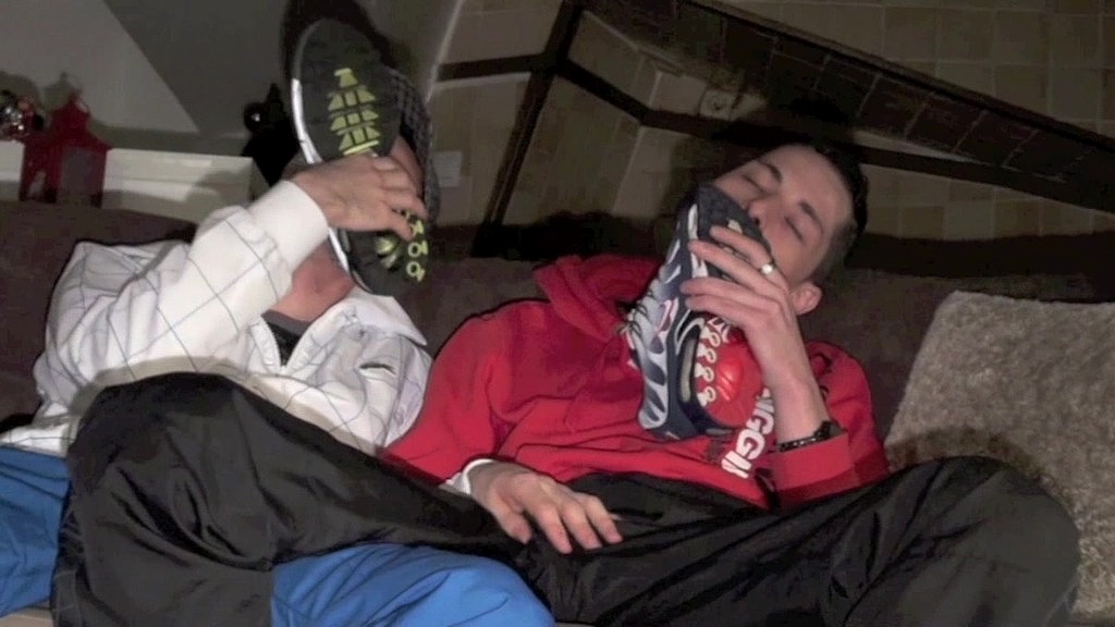 sneaker humliation for 2 badsboy in the sofa in jogging (Badboy Crunchboy, CRUNCHBOY, French twink Crunchboy) sneaker humliation for 2 badsboy in the sofa in jogging (Badboy Crunchboy, CRUNCHBOY, French twink Crunchboy)
