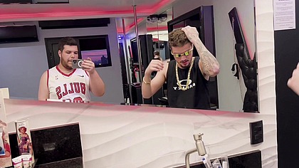 3 Malokas Dotados Comendo o Rabao do Gordinho (completo)