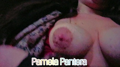 Chupando com vontade de beber leite quente