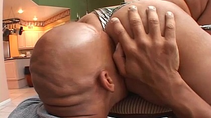 This chica got one of them great big earthquake asses