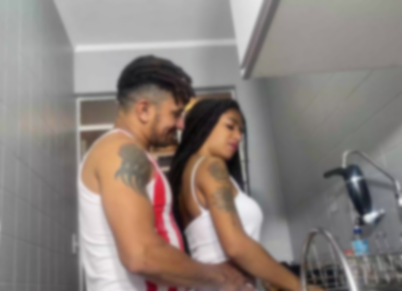 Empregadinha Safadinha Sendo Arrombada Na Cozinha