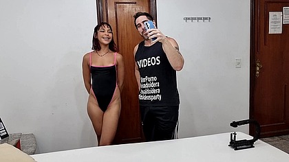 Bastidores da gravacao com a deliciosa Meyzi Black fazendo DP e ganhando leite na cara e na boca
