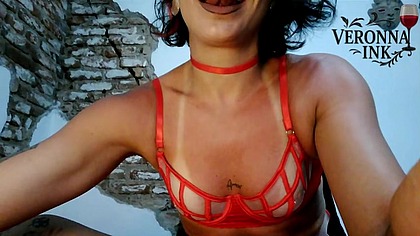 Veronna tira a calcinha e rebola I