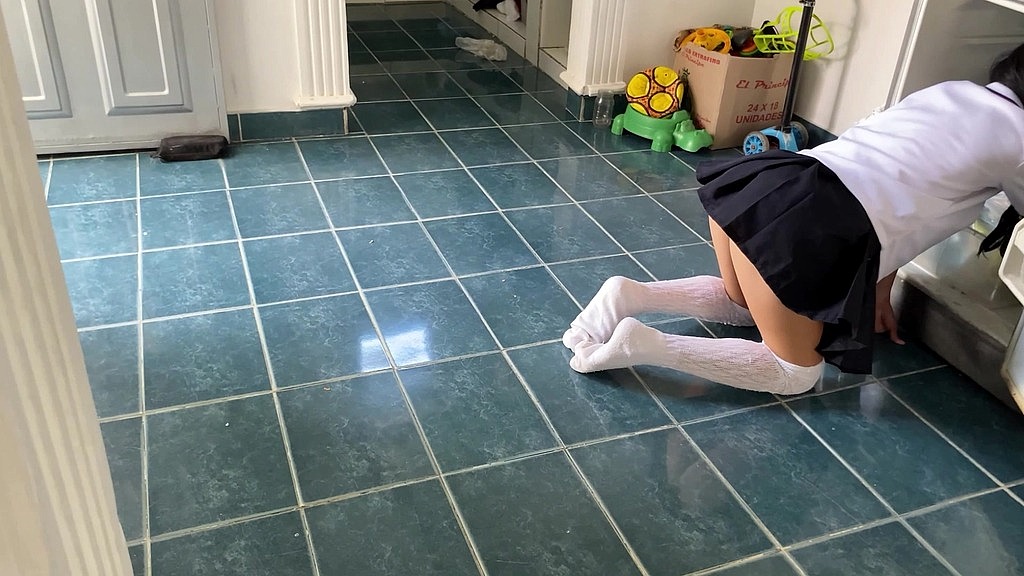 padrastro pervertido atarapa a su hijastra en cuatro patas y la folla hasta eyacular (Flacahotsex, Kaidohotsex) padrastro pervertido atarapa a su hijastra en cuatro patas y la folla hasta eyacular (Flacahotsex, Kaidohotsex)