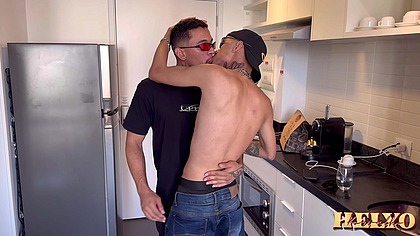 O ENTREGADOR GOSTOSAO ME COMEU