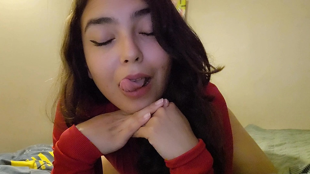 masturbating while watching porn (Petite Horny) masturbating while watching porn (Petite Horny)