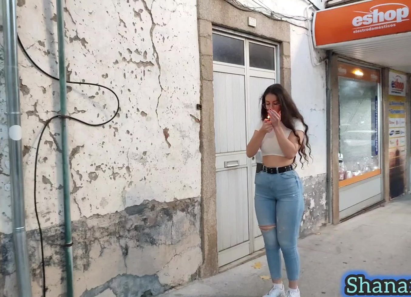 Shanaxnow Smoking Fetish Big Ass Walking In Tight Jeans