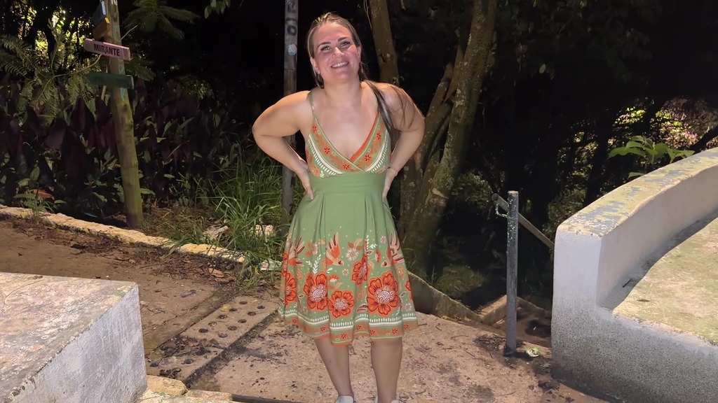 loirona rabuda puta safada muito gostosa saiu pela rua e reuniu varios comedores pauzinhos para foder sua bocetinha rosinha com seu marido corno filmando tudo