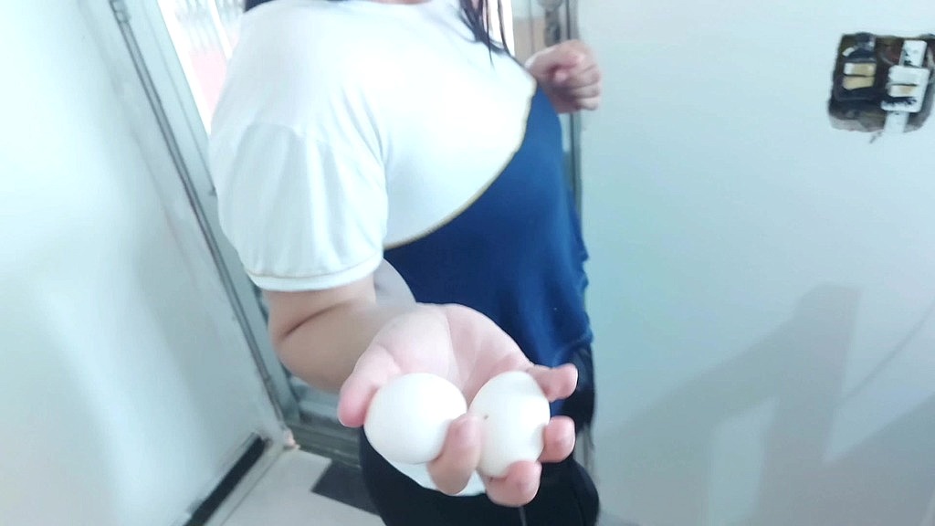 minha vizinha jennyfer chega para me pedir ovos! (Jennyferpimenta, Kasallpimenta) minha vizinha jennyfer chega para me pedir ovos! (Jennyferpimenta, Kasallpimenta)