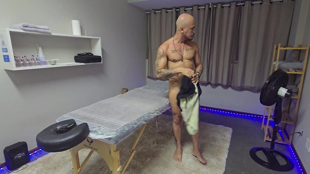 fui fazer uma massagem que de tao boa, fiquei com tesao e transei com o massagista. - completo (CapixabaXXL,Masseur) fui fazer uma massagem que de tao boa, fiquei com tesao e transei com o massagista. - completo (CapixabaXXL,Masseur)