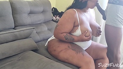 Bbw VS BBC. Fazendo sexo casual no sofa