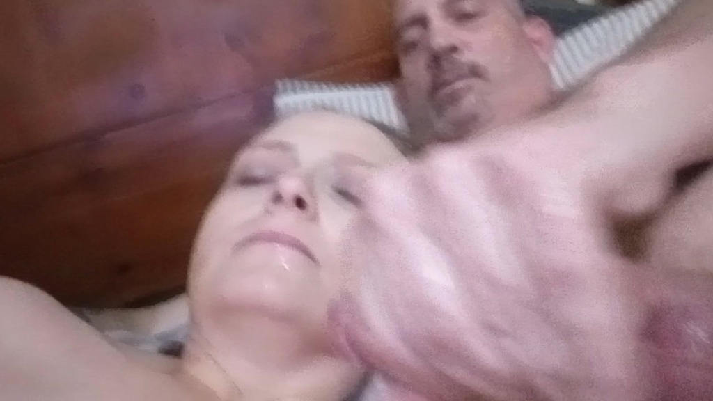 huge facial on wife! (Itsmedmoney, Renee19781) huge facial on wife! (Itsmedmoney, Renee19781)