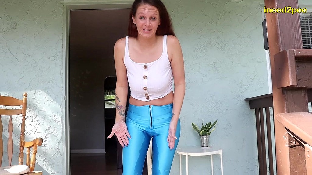 new pants wetter natalie charm peeing her spandex (Natalie Charm) new pants wetter natalie charm peeing her spandex (Natalie Charm)