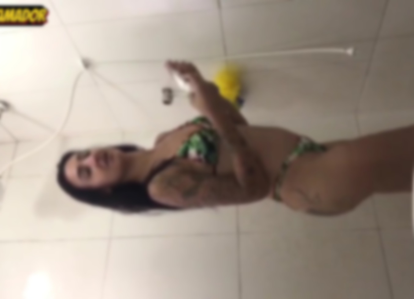 Novinha Safadinha Amadora Tomando Banho