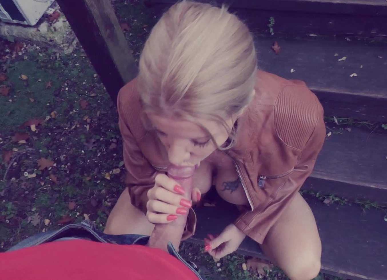 Lara Fucked In The Forest And Does Anal Fisting To Her Boyfriend
