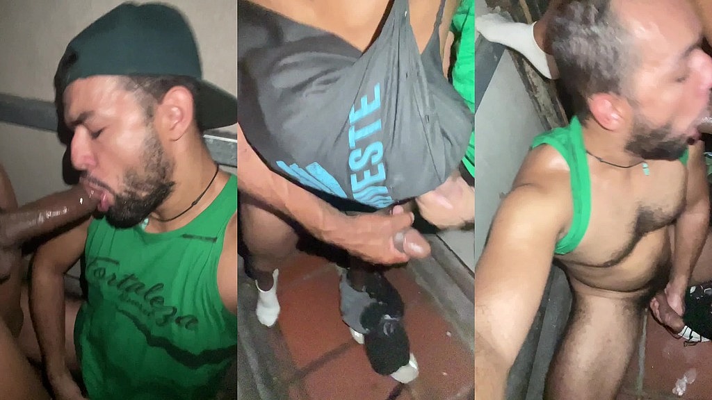 me acabei na pica de 23 centimetros do baiano, depois soquei rola no cu dele e gozamos nas cabines. (Junior Delao, Socyal Sem Camisa) me acabei na pica de 23 centimetros do baiano, depois soquei rola no cu dele e gozamos nas cabines. (Junior Delao, Socyal Sem Camisa)