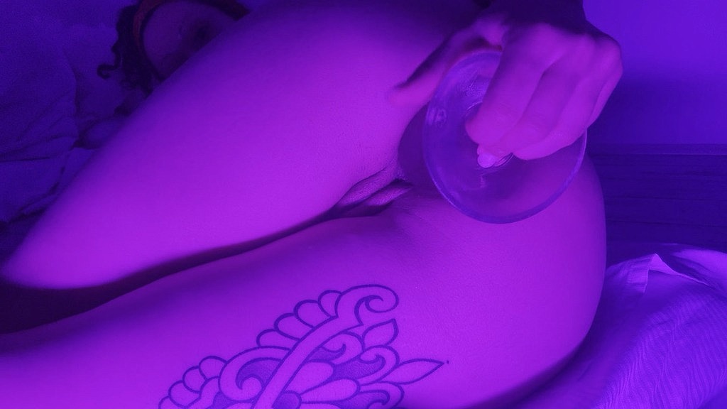 Stacy Bloom: glass buttplug - anal slut training. (AnalVids.com) glass buttplug - anal slut training. (Stacy Bloom)